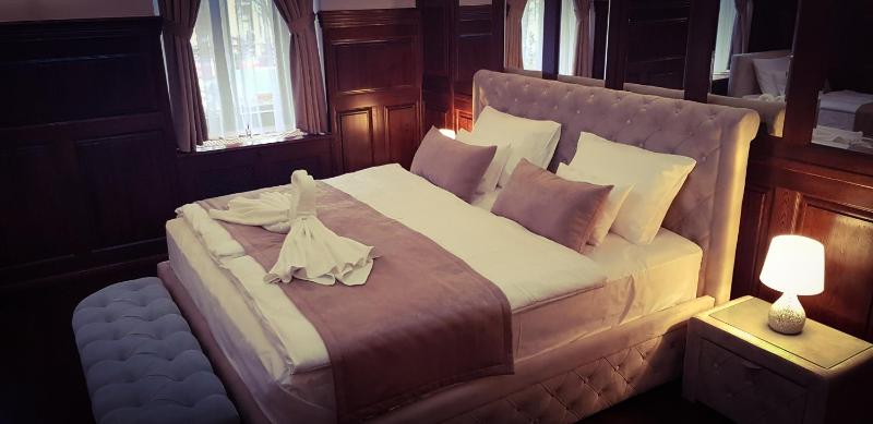Superior Triple Room image 4