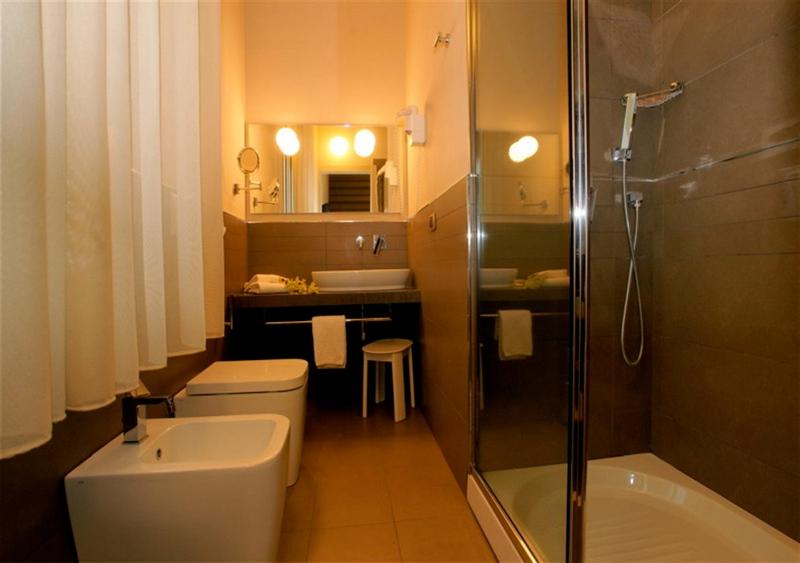 Standard Triple Room image 2