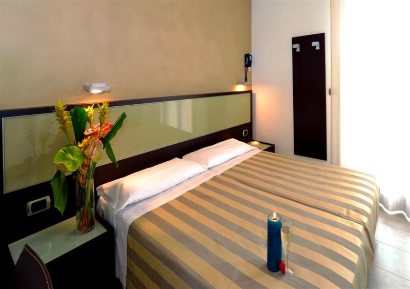 Standard Triple Room image 3
