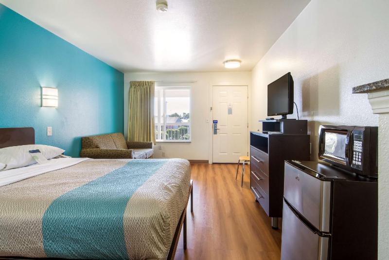 Motel 6 Portland OR  Mall 205 - image 25