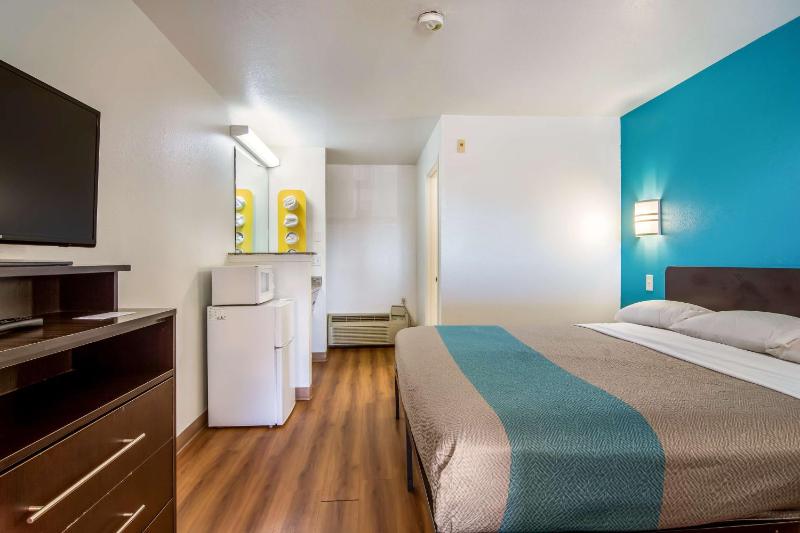 Motel 6 Portland OR  Mall 205 - image 21