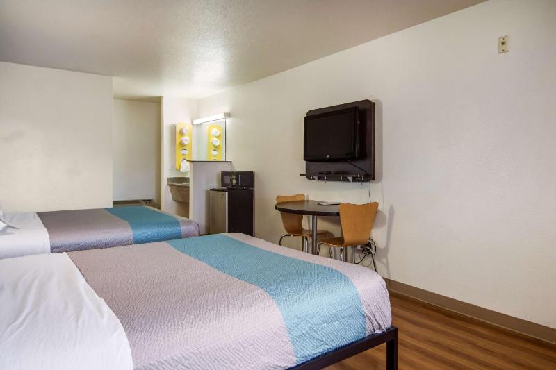 Motel 6 Portland OR  Mall 205 - image 24