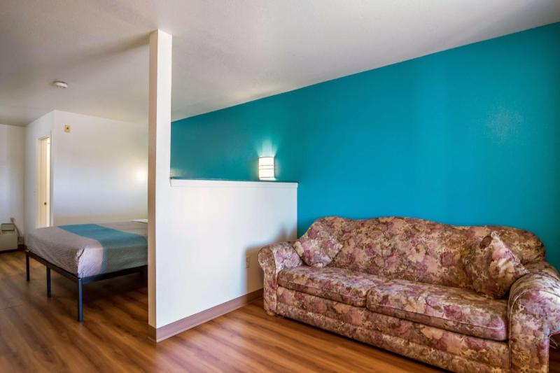 Motel 6 Portland OR  Mall 205 - image 6