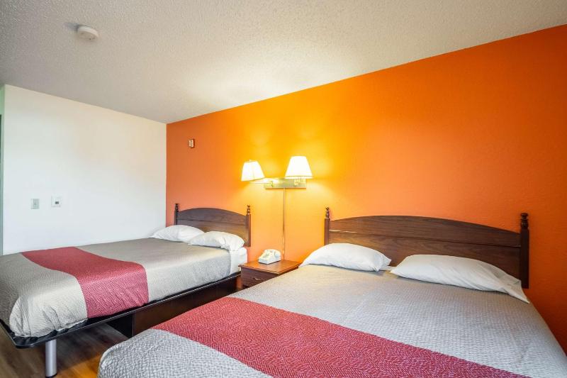 Quadruple Room - Non-Smoking image 2