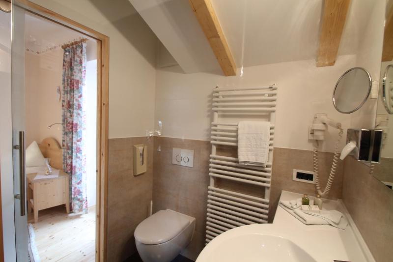 Single Room image 4