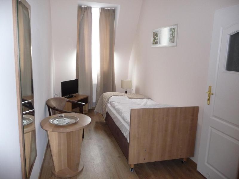 Single Room image 3