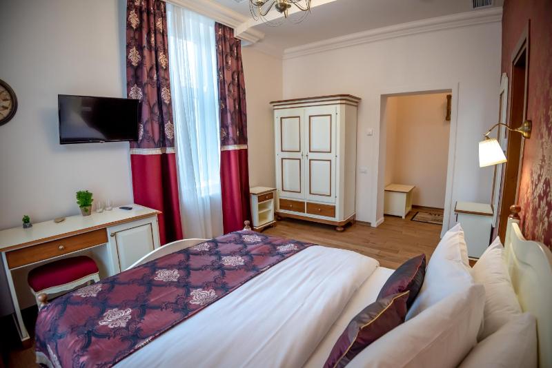Deluxe Room image 2