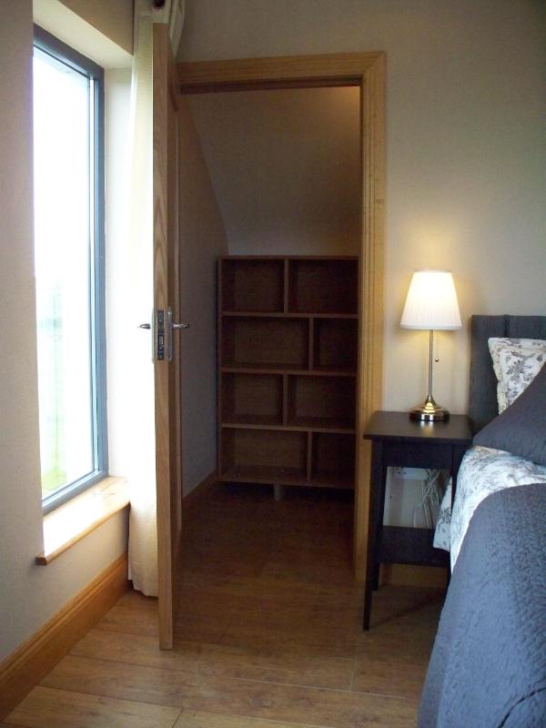 Family Room (2 Adults + 2 Children) image 2