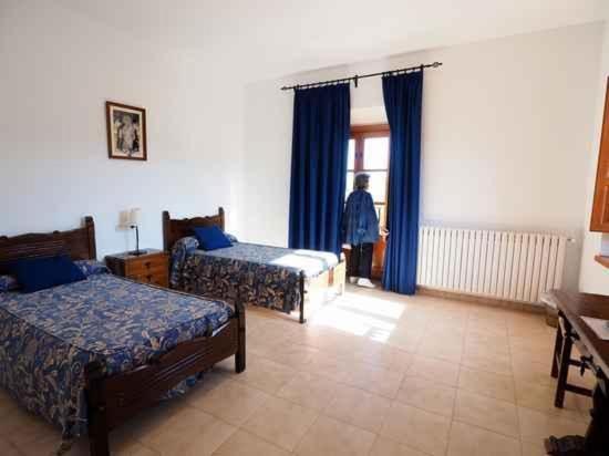 Twin Room image 2