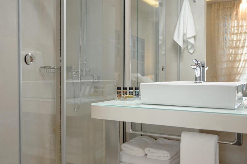 Athens Platinum Rooms and Suites - image 14