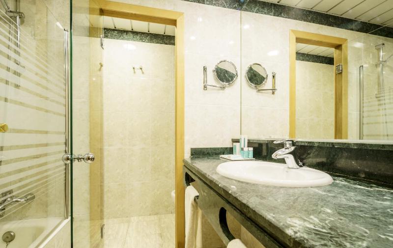 Quadruple Room (4 Adults) image 2