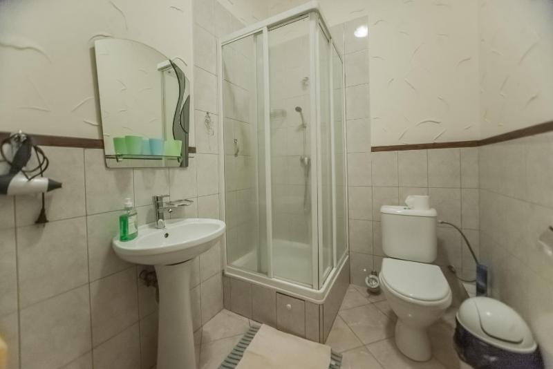 Deluxe Quadruple Room image 2