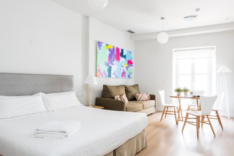 Suites Sevilla Plaza - image 6