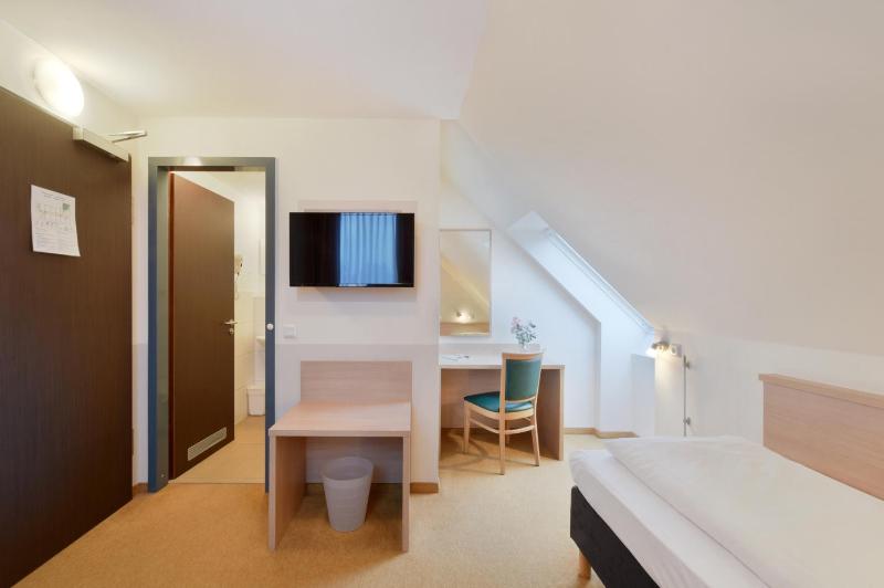 Single Room image 3