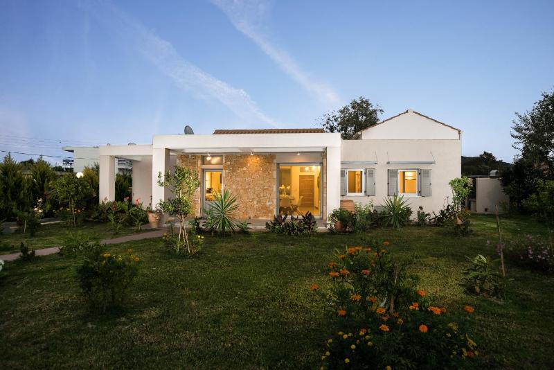 Erotas Luxury Villa image 3