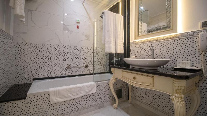 Residence City Garden - Certificate of Excellence Top 10 BEST Five-Stars City Hotels for 2024 awarded by HTIF - image 34
