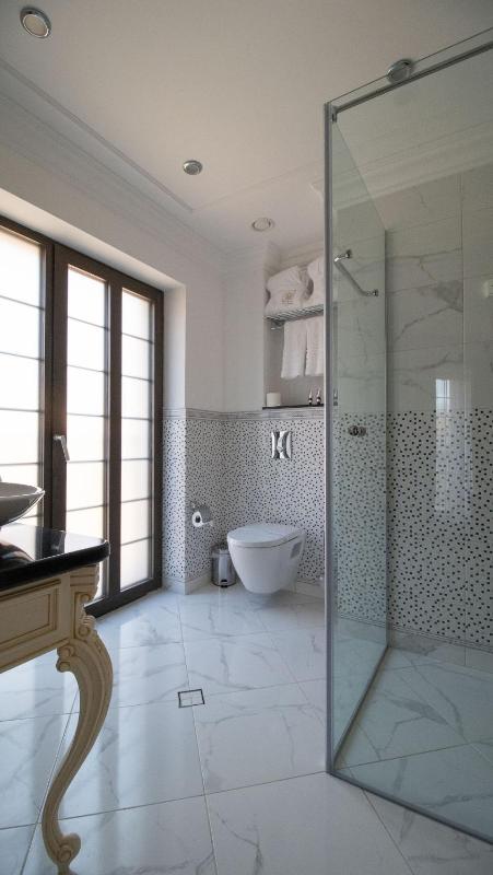 Residence City Garden - Certificate of Excellence Top 10 BEST Five-Stars City Hotels for 2024 awarded by HTIF - image 21