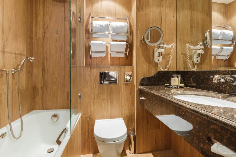 Two Connecting Double Rooms image 2