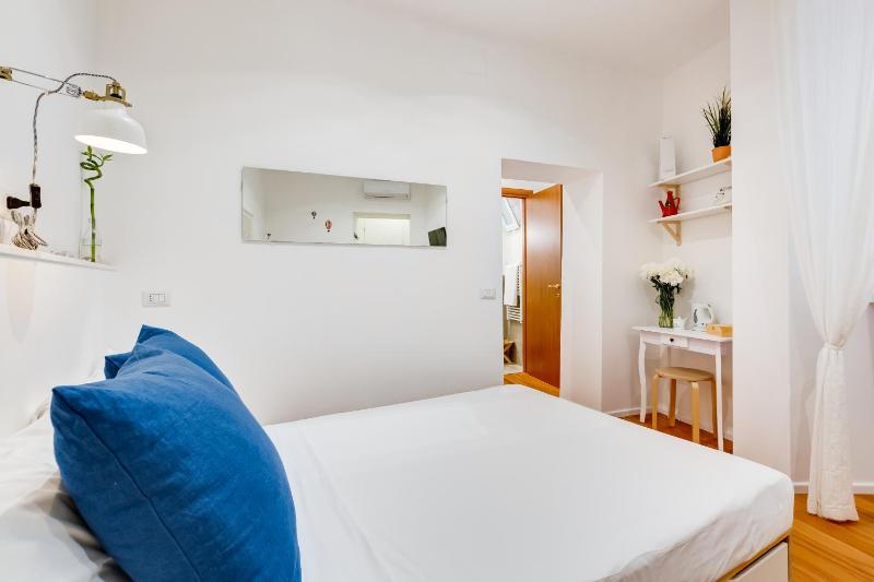Studio Apartment image 4