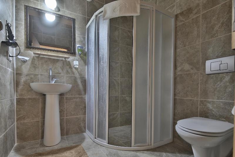 Quadruple Room with Private Bathroom image 1