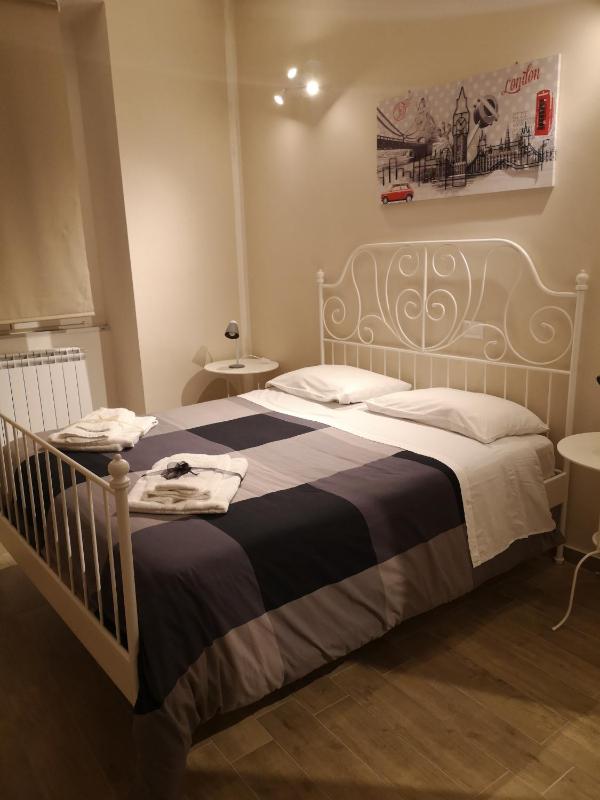 Double Room with Private Bathroom image 2