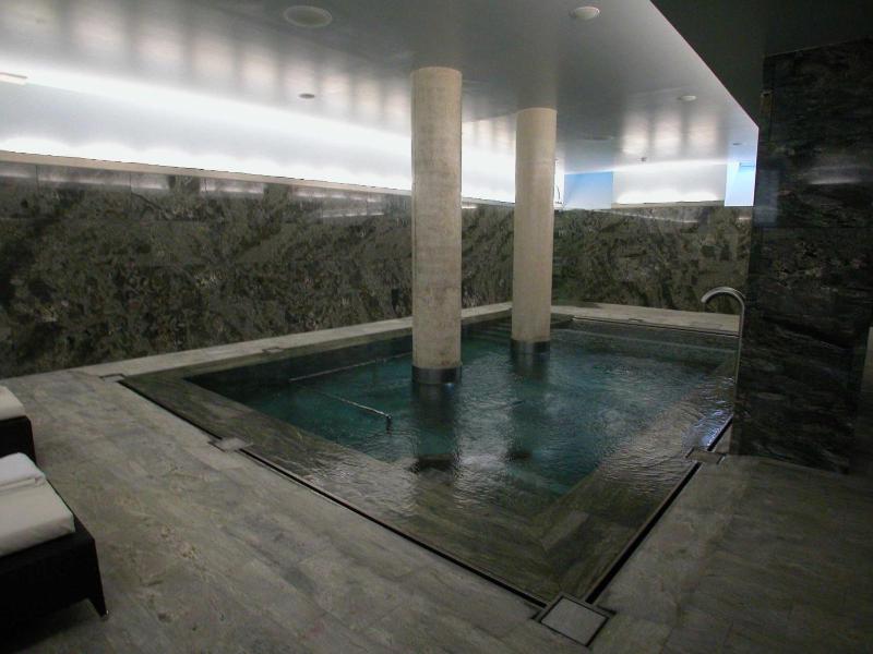 Double Room with Spa Access image 2