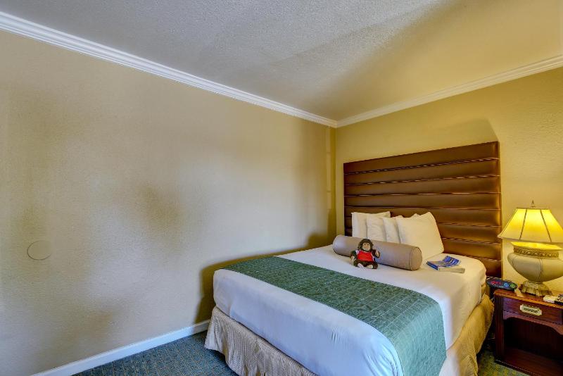Standard Queen Room image 1