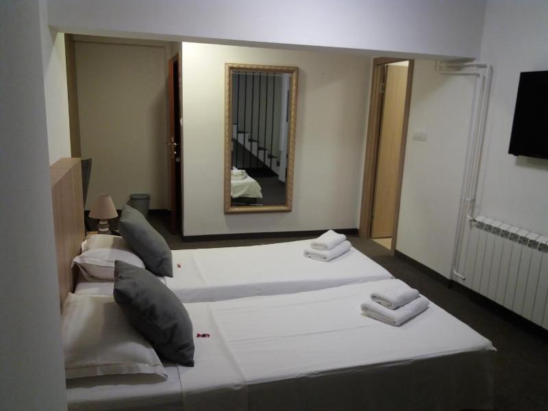 Apartment - Split Level image 4
