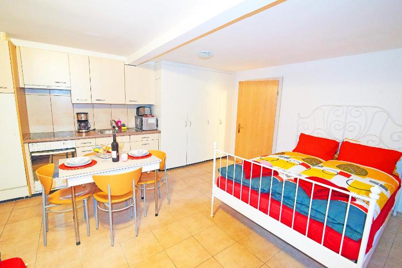 Sunny Day Holiday Apartment - image 3