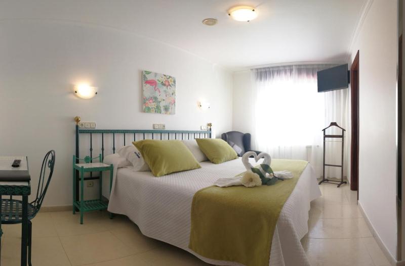 Double Room image 3