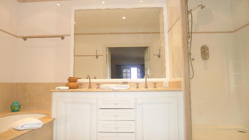Apartment with Sea View image 1