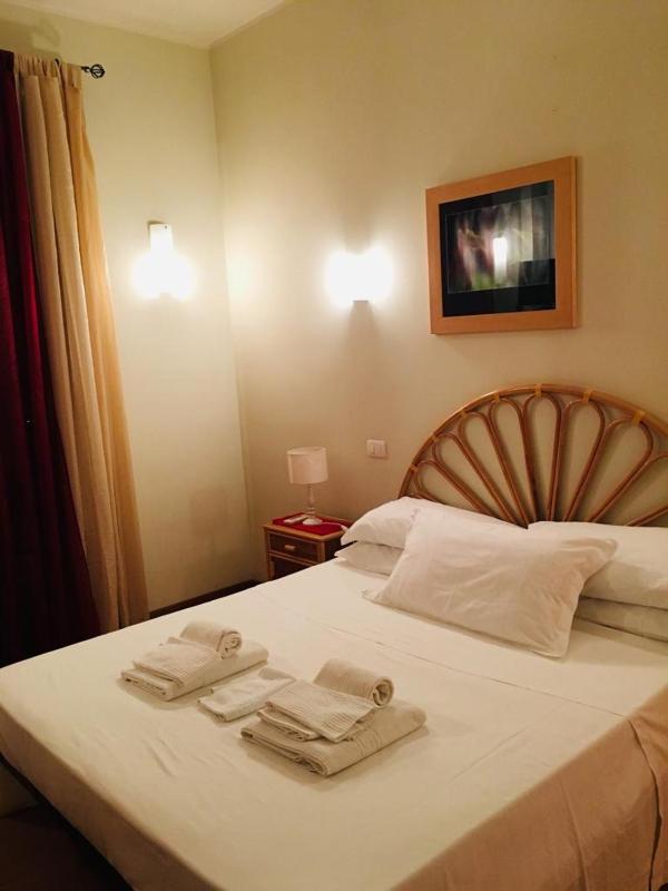 Double Room image 3