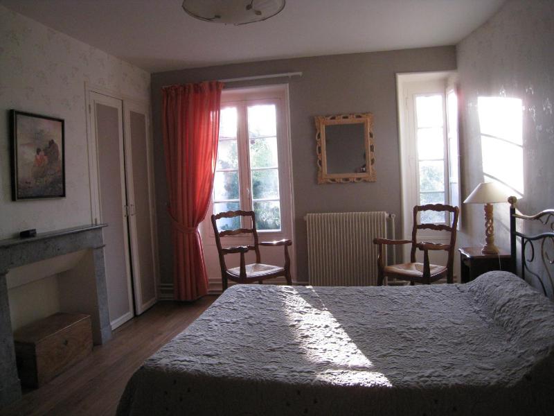 Family Room image 3