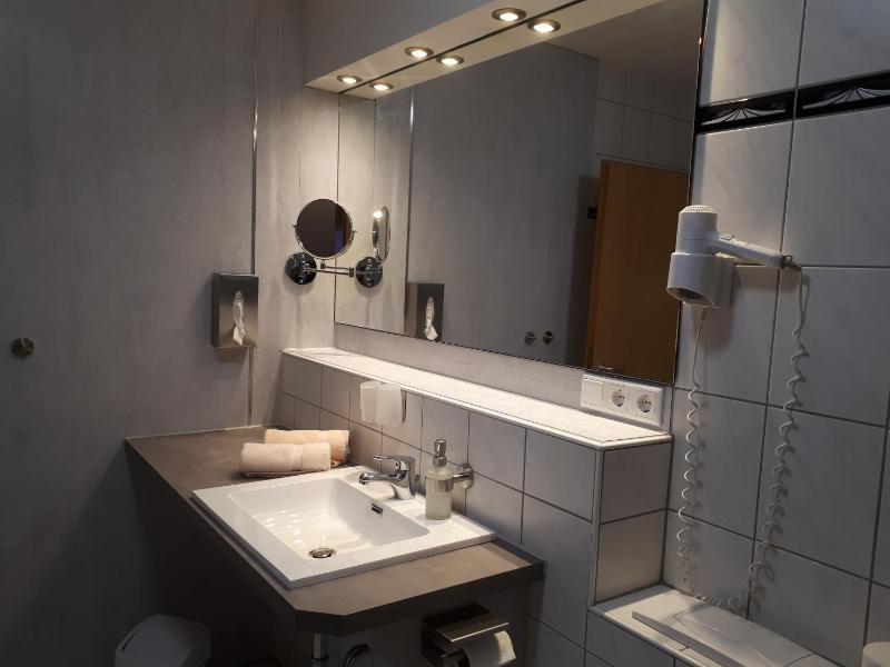 Deluxe Double Room with Bath image 3