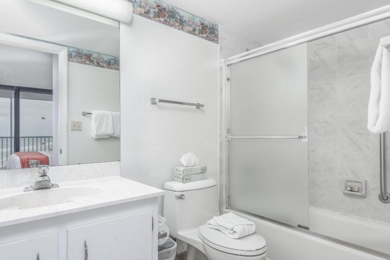 Two-Bedroom Apartment with Ocean View image 2