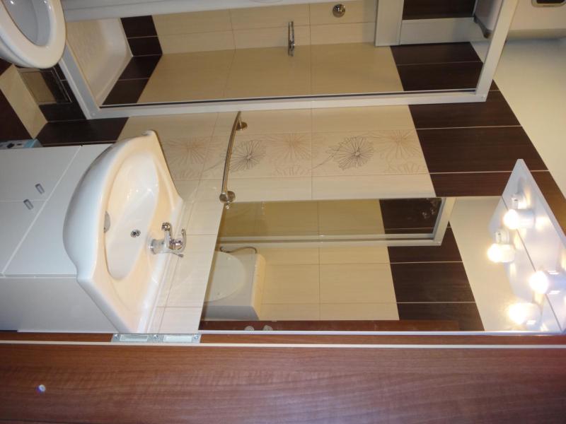 One-Bedroom Apartment with Balcony and Sea View image 3
