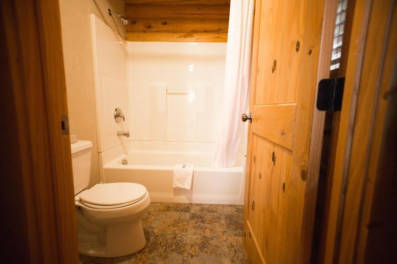 One-Bedroom Cottage image 4