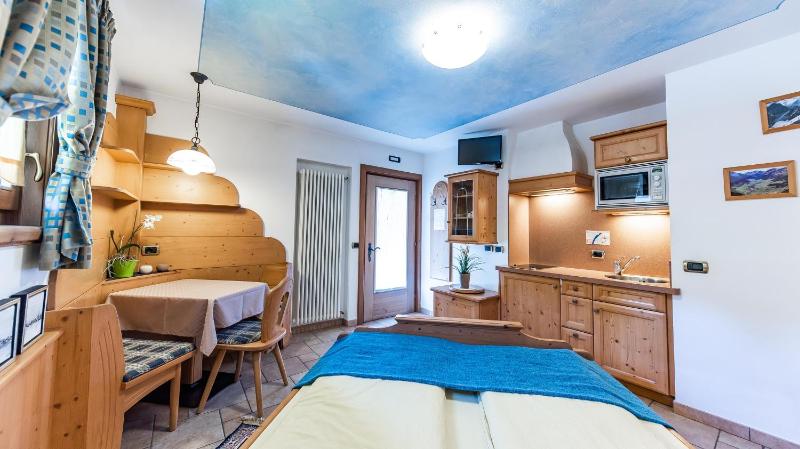 Studio Apartment image 3