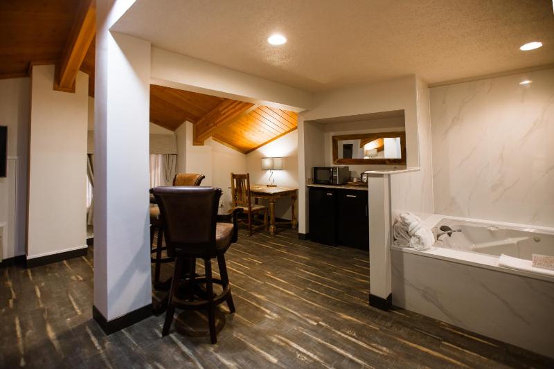 Executive Suite image 3