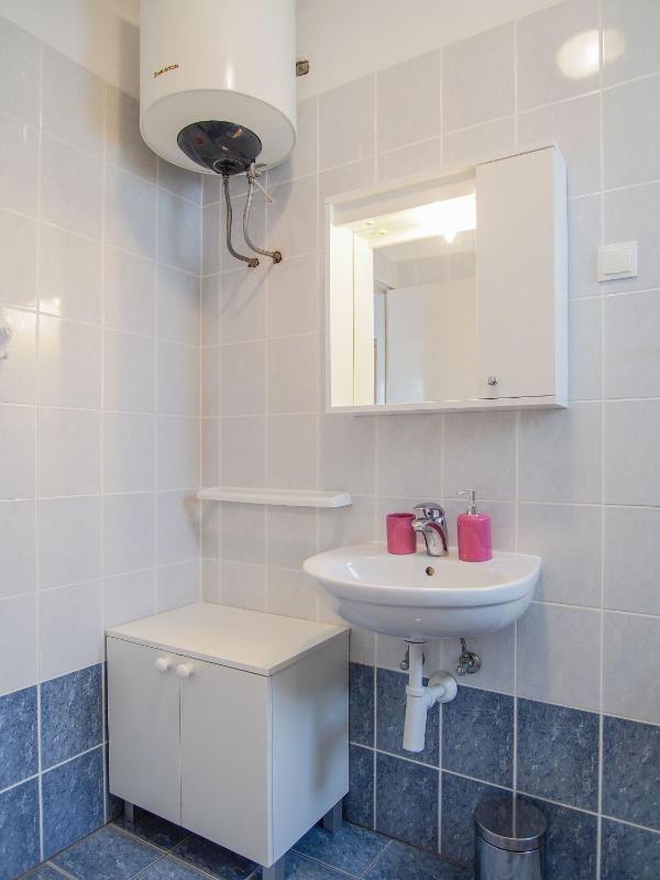 One-Bedroom Apartment with Sea View image 3