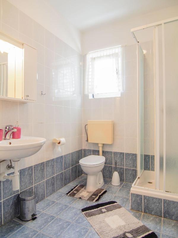 One-Bedroom Apartment with Sea View image 2