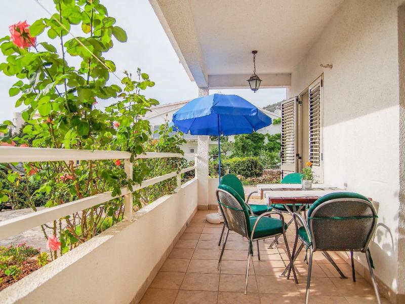 One-Bedroom Apartment with Terrace image 3