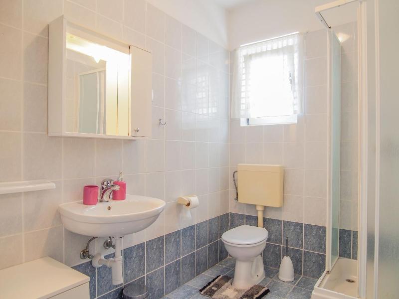 One-Bedroom Apartment with Sea View image 4