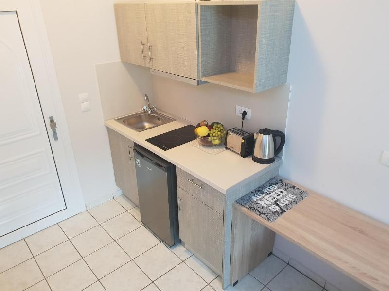 Studio (3 Adults) image 1