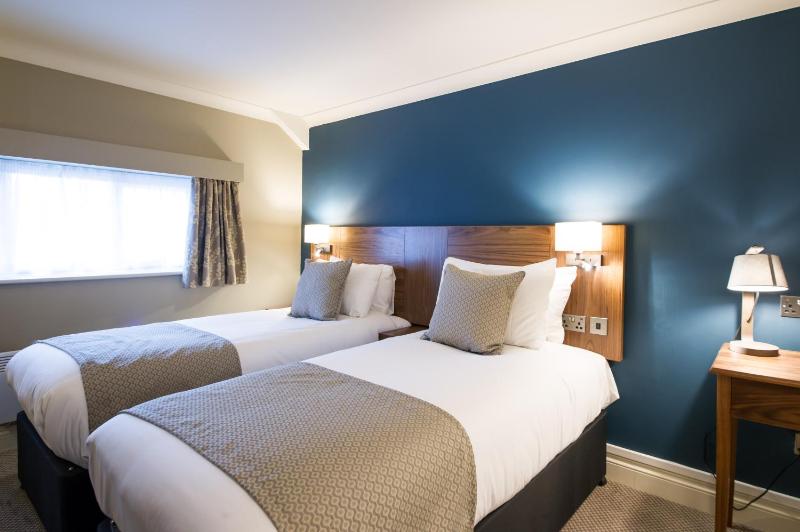 Standard Twin Room image 4