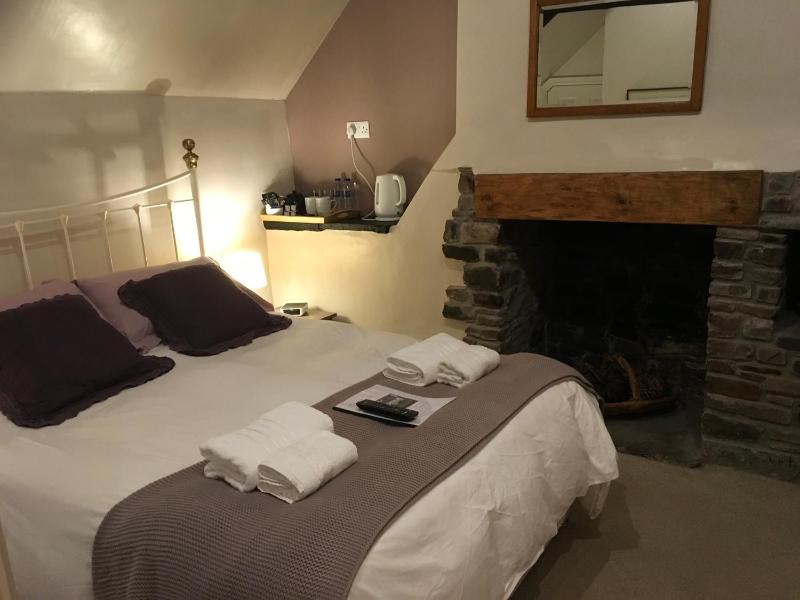 Standard Double Room image 3