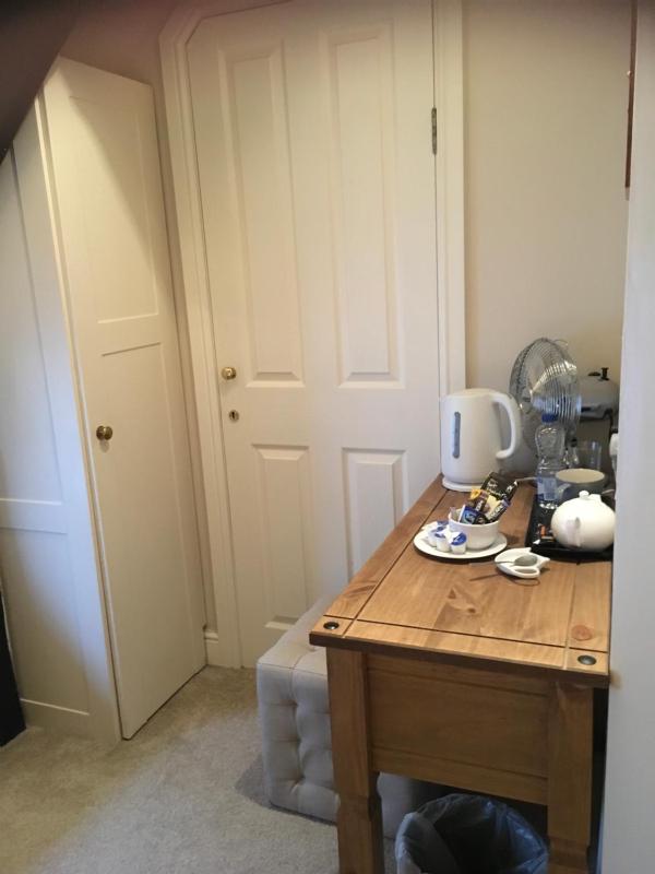 Budget Single Room image 3