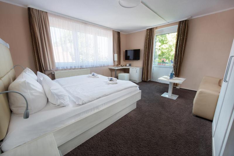 Double Room image 4