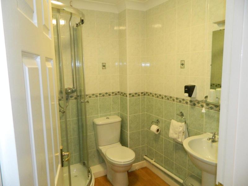 Twin Room image 1