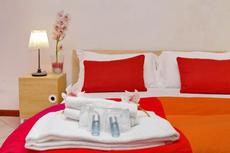 Economy Double Room image 4